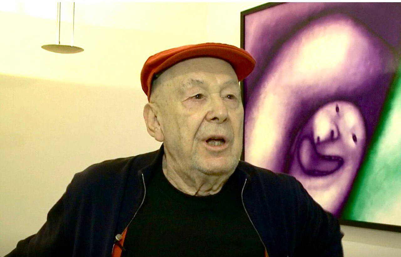 Oleg Tselkov in his Paris studio, photographed beside Head with Legs